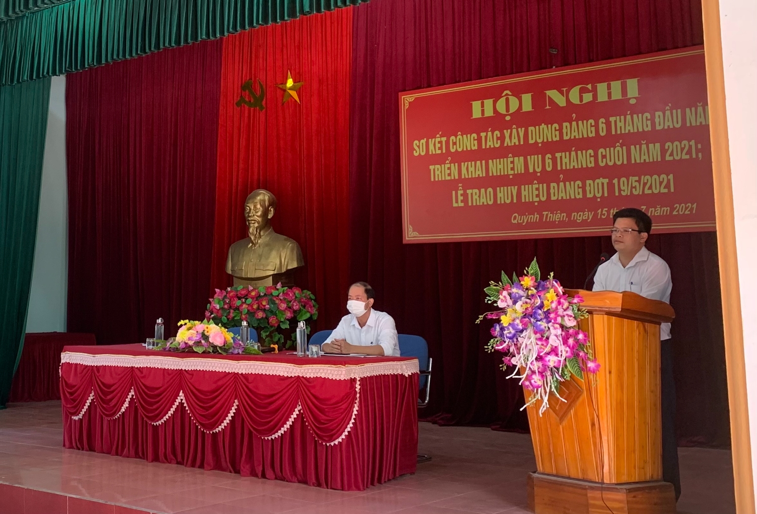 Đồng chí Hồ Sỹ Tùng Thị ủy viên, Bí thư Đảng ủy khai mạc hội nghị