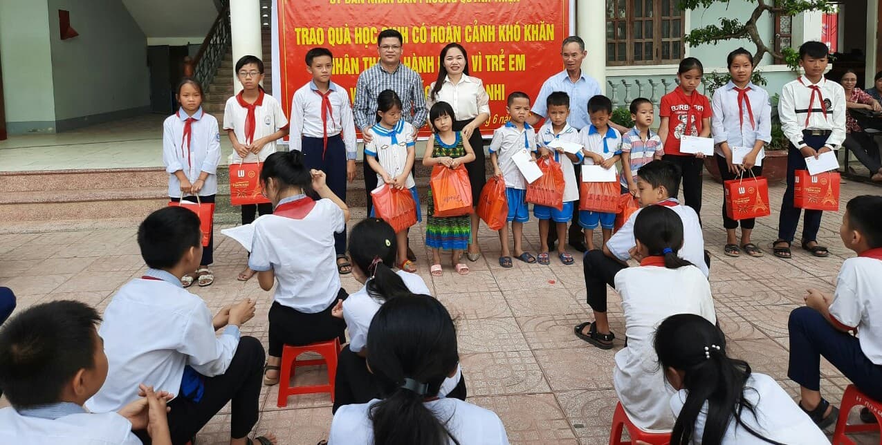 UB MTTQ Quỳnh Thiện:Tặng quà cho các em học sinh có hoàn cảnh đặc biệt khó khăn nhân tháng hành động vì trẻ em và ngày quốc tế thiếu nhi (01/6/2020)